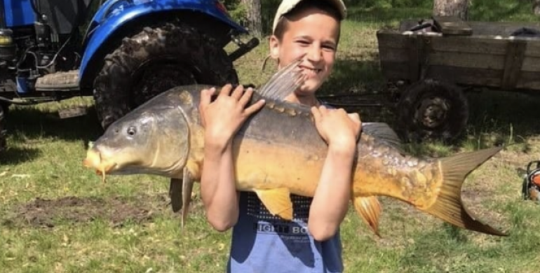 14-річний юнак з Полісся впіймав 10-кілограмового коропа