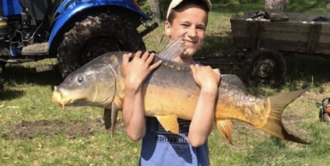 14-річний юнак з Полісся впіймав 10-кілограмового коропа