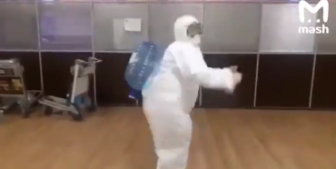 Медики аеропорту Шереметьєво спародіювали «Мисливців на привидів» (ВІДЕО)