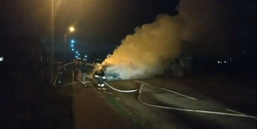 На Рівненщині чергова пожежа: знову гасили авто (ВІДЕО)