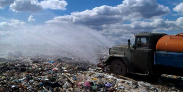 На Рівненському сміттєзвалищі тривають протипожежні роботи