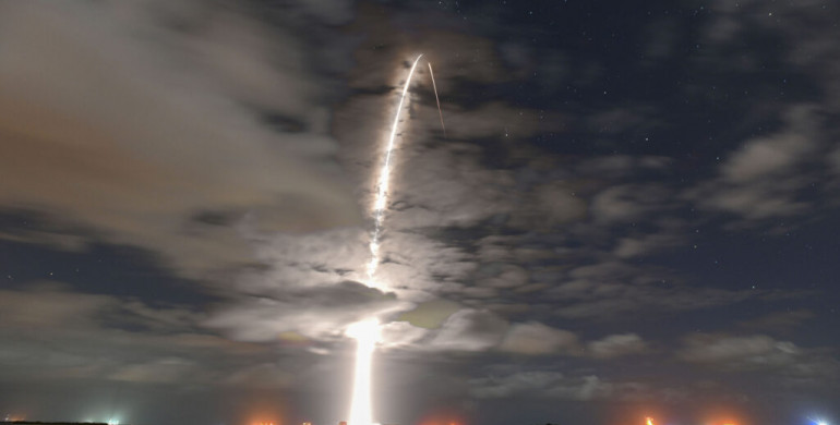 SpaceX встановила новий рекорд за кількістю запусків та посадок