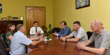 Міський голова Рівного та керівники підрозділів провели робочу зустріч із президентом Федерації легкої атлетики України 
