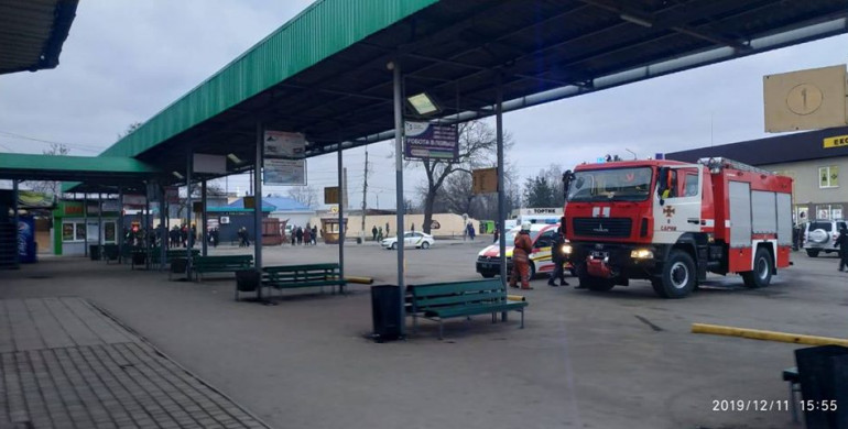 У Сарнах замінували вокзал, 110 людей евакуйовано, на місці працюють спецслужби (ФОТО)