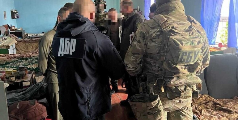 Колишній працівник та двоє вʼязнів організували наркобізнес у колонії на Рівненщині 