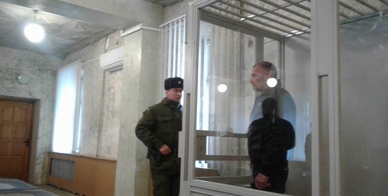 Рівненський "валютник" на "БМВ Х5" після вбивства двох жінок плакав у апеляційному суді і просив лікаря