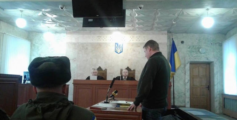Рівненський "валютник" на "БМВ Х5" після вбивства двох жінок плакав у апеляційному суді і просив лікаря