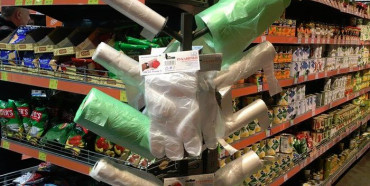 Відсьогодні в Україні починає діяти постанова Уряду про мінімальні ціни на пластикові пакети