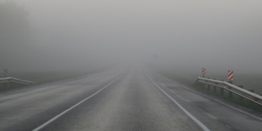 До уваги водіїв Рівненщини: туман та ожеледицю прогнозують на дорогах області