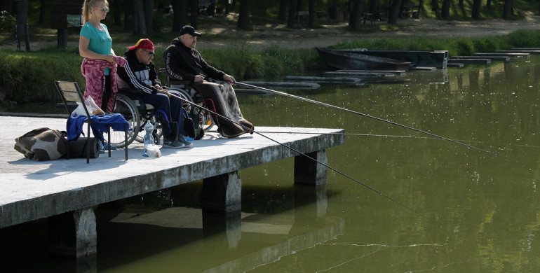 На Рівненщині для постраждалих бійців АТО провели риболовну терапію