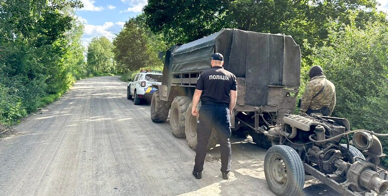 На Рівненщині чоловіка зловили під час «миття» бурштину  