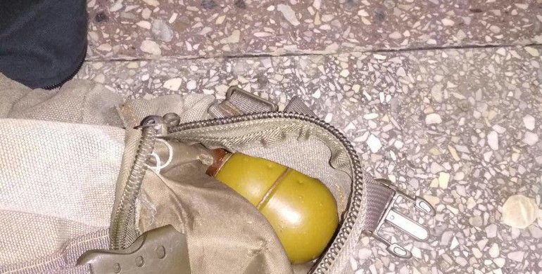 На Рівненському вокзалі у нервових молодиків знайшли гранати