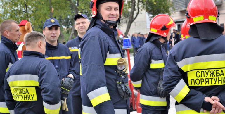 Вогнеборців Рівненщини вітали із професійним святом (ФОТО)