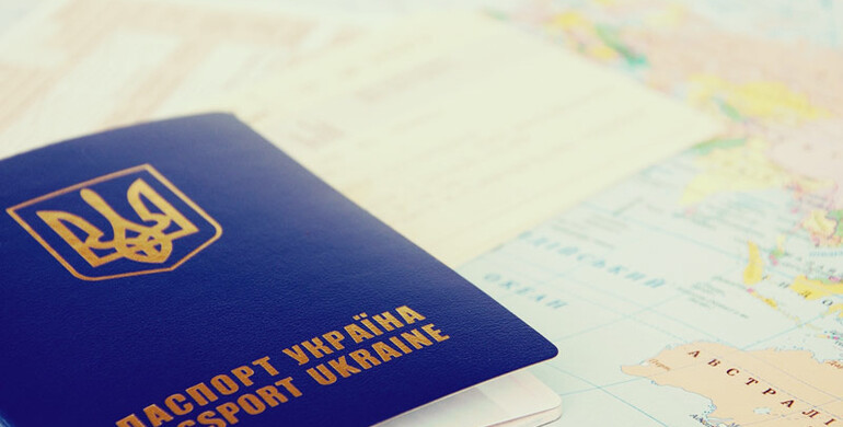 Кабмін скасував тимчасовий дозвіл використовувати закордонні паспорти з продовженим терміном дії
