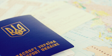Кабмін скасував тимчасовий дозвіл використовувати закордонні паспорти з продовженим терміном дії