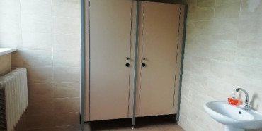 Двадцять шкіл Рівненського району тепер мають нові вбиральні