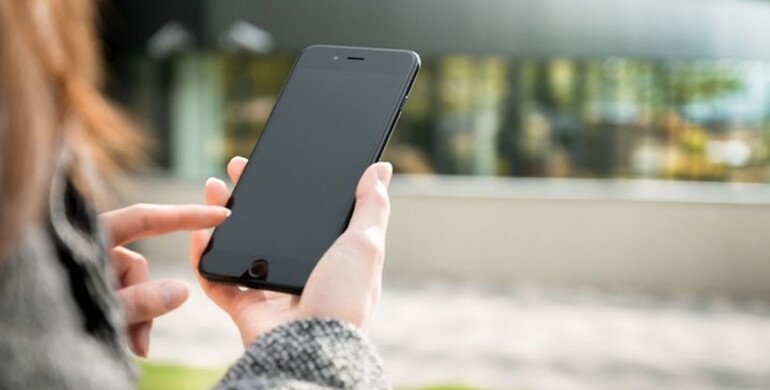 Шахраї ошукали рівнянку, яка оформляла «компенсацію» за відключення світла 