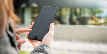 Шахраї ошукали рівнянку, яка оформляла «компенсацію» за відключення світла 