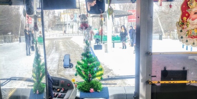 Вулицями Рівного курсував "Різдвяний" тролейбус