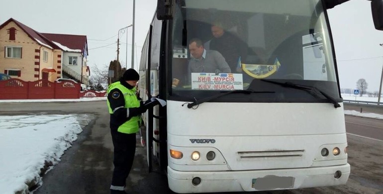 Укртрансбезпека на Рівненщині на трасі "Київ - Чоп" перевіряли автобуси