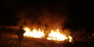 Вночі на Рівненщині загорілось будівельне сміття