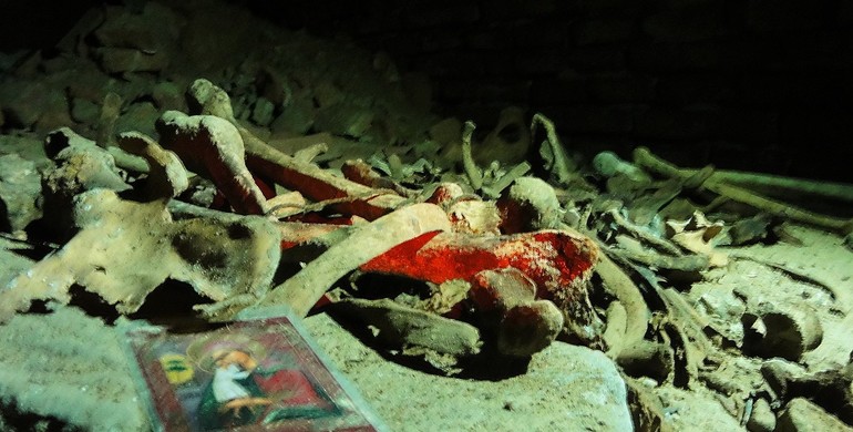 У підземеллях Тайкур, що на Рівненщині, людські кістки валяються зі сміттям (Фото)
