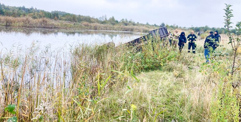 На Костопільщині тракторист перекинувся у ставок та загинув 