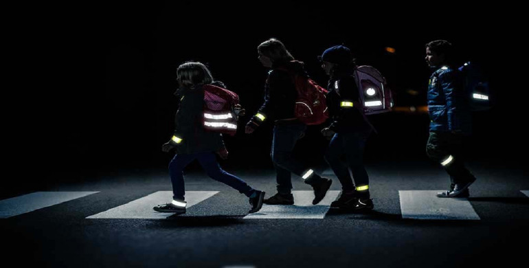 Завтра рівненським школярам роздадуть світловідбиваючі флікери задля безпеки на дорогах