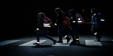 Завтра рівненським школярам роздадуть світловідбиваючі флікери задля безпеки на дорогах