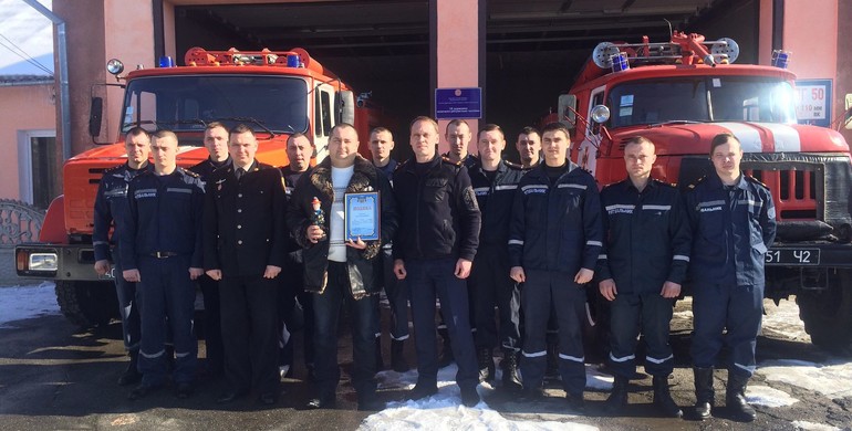 Пожежники нагородили жителя Рівненщини за врятовану сусідку