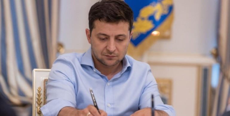 Володимир Зеленський підписав закон про посилення соціального захисту осіб з інвалідністю внаслідок війни