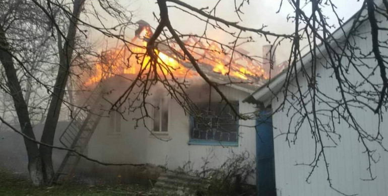 На Рівненщині загорівся житловий будинок (ФОТО)