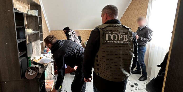 На Рівненщині судитимуть зловмисника за переправлення чоловіків за кордон На Рівненщині судитимуть зловмисника за переправлення чоловіків за кордон