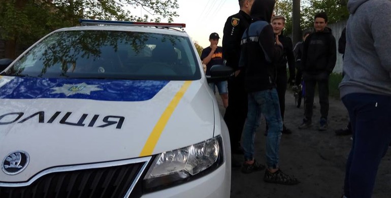 На Рівненщині поліція приїхала розбиратись за ляпас підлітку