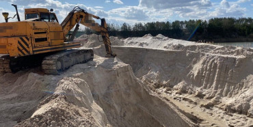 На Рівненщині СБУ «накрила» кар'єр, де видобували до 400 тонн піску щодня (ФОТО)