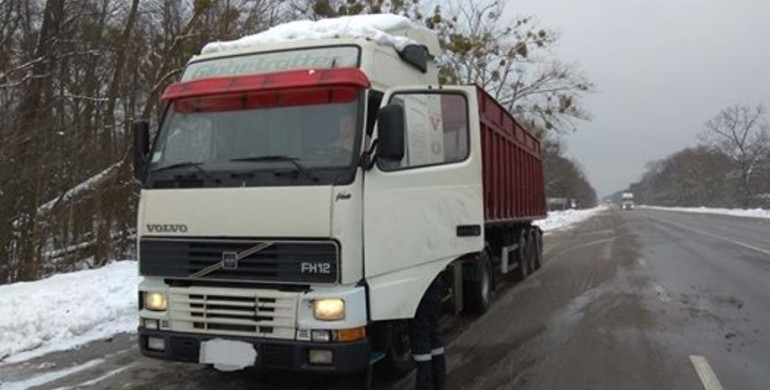 У Рівненській області Укртрансбезпека оштрафувала водія перевантаженої фури
