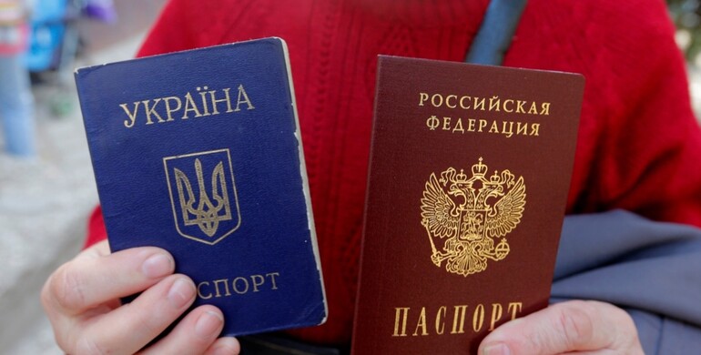 Омбудсмен порадив українцям на окупованих територіях брати паспорти рф 