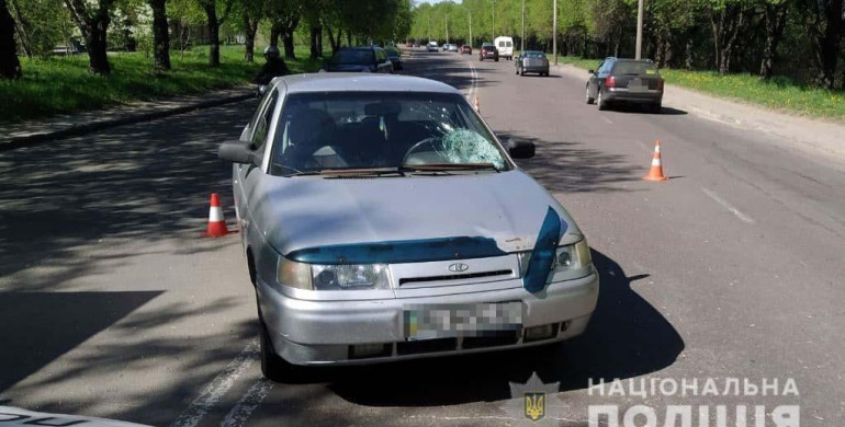 У Рівному жінка переходила дорогу і потрапила під колеса авто