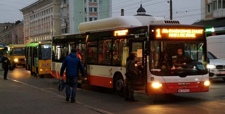 У Рівному підняли плату за проїзд в тролейбусі та маршрутці