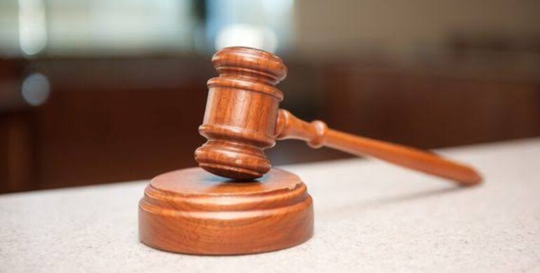 На Рівненщині судитимуть посадовця, який за 2500 доларів сприяв у вирішенні земельних питань 