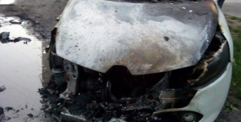 Вночі на Дубенщині згоріло два автомобілі (ФОТО)