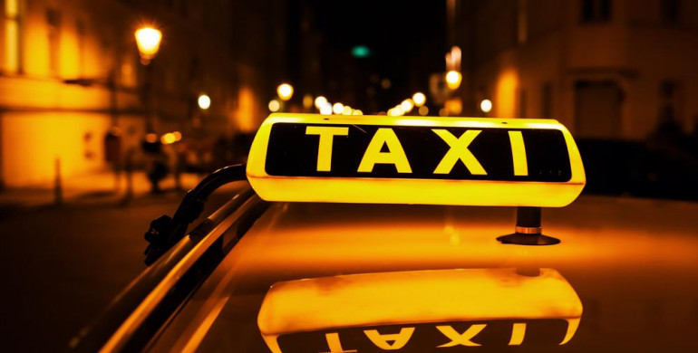 Таксисти без карантину: як працюють служби таксі у Рівному