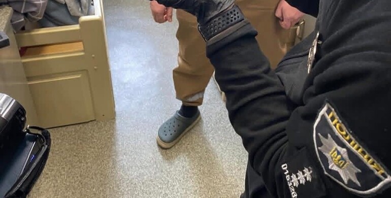 Канал постачання та збуту наркотиків ліквідували у виправній колонії на Рівненщині 