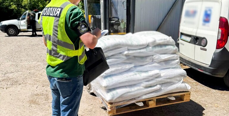 На Рівненщині викрили організовану групу, учасники якої продавали фальсифікат 