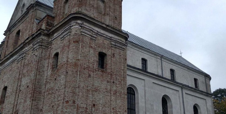 На Рівненщині в стінах костелу знайшли вибухівку (ФОТО)
