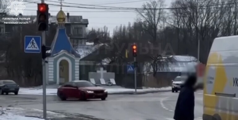 У Рівному чоловік дрифтував посеред дороги: в нього відібрали авто 