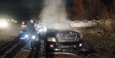 На Рівненщині вкотре спалили дорогу автівку