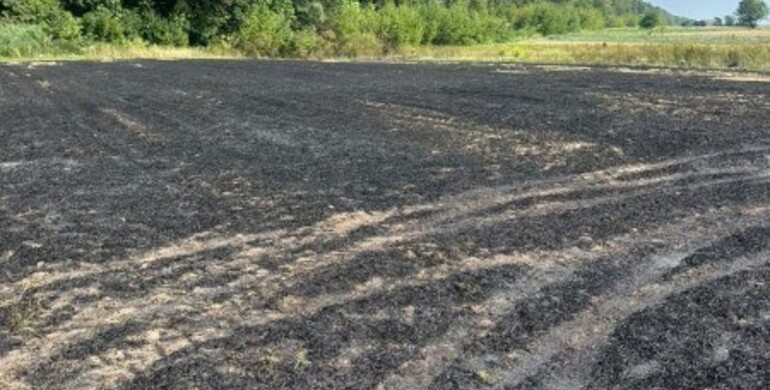 На Рівненщині 62-річний чоловік після спалювання стерні потрапив в реанімацію 