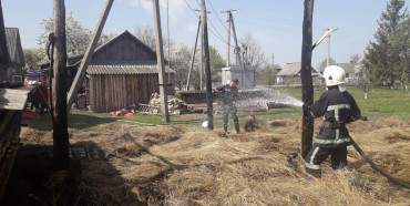 На Рівненщині після пожежі на сіновалі знайшли бездиханне тіло чоловіка