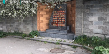 У Рівному знову розписали пам'ятник радянським танкістам